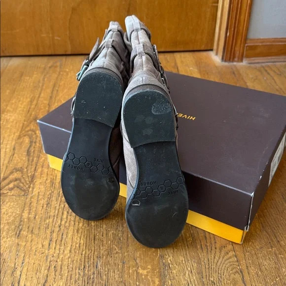 Women’s Hive & Honey Florence Boots. Size 8 - Picture 4 of 8